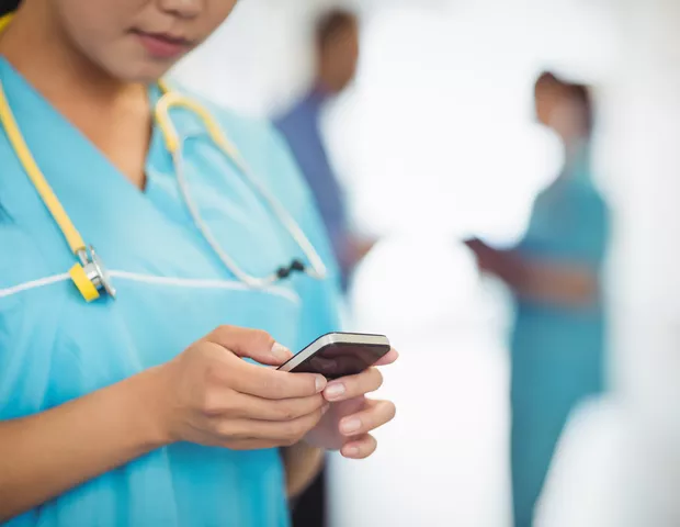 WhatsApp no consultório de pediatria: limites e cuidados